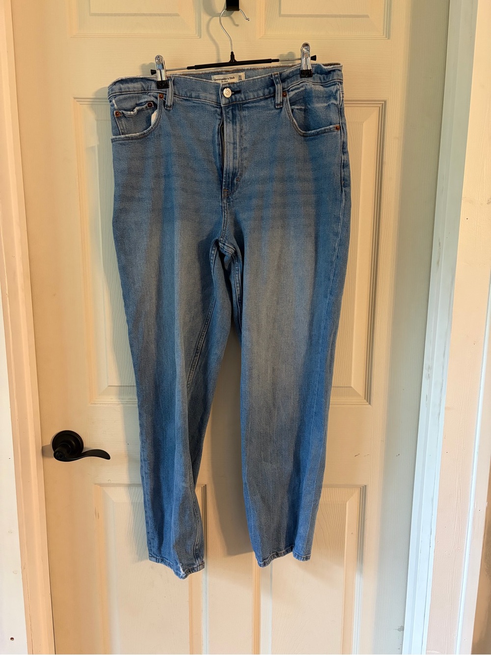 Abercrombie & Fitch Light Blue Straight-Leg Women’s Jeans* - size 14L